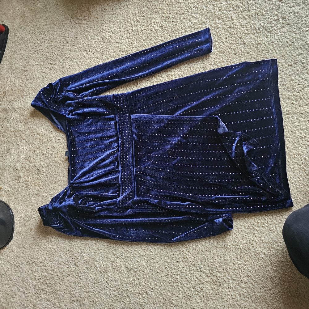 Elegant Blue Velvet Dress with Rhinestones